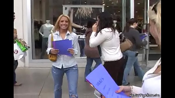 Cody Lane en trio lesbico con 2 rubias