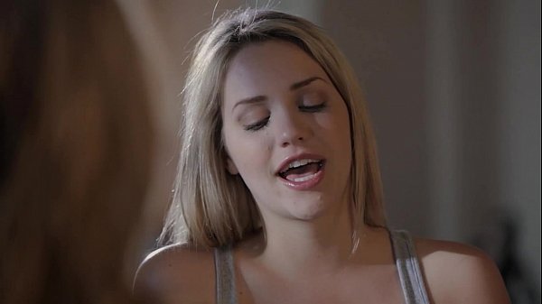 Evening-With-Two-Awesome-Blondes