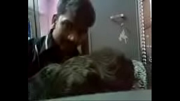 Shruti hot sexy indian aunty show big boobs to …