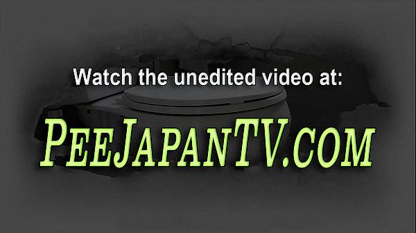 Asian teens piss outdoors