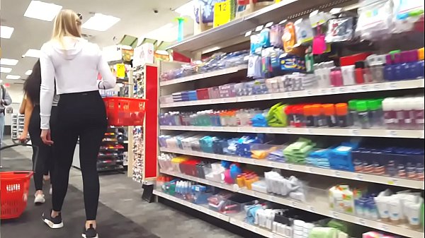 Candid leggings blondes