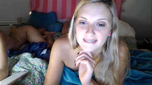 slut hellokitty25 flashing ass on live webcam  …