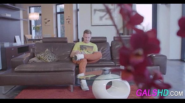 Babes have threesome 082