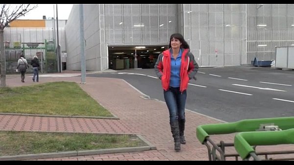 Bitch adores blowjobs a lot