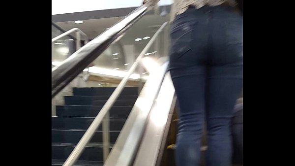 Candid Latin mestiza booty