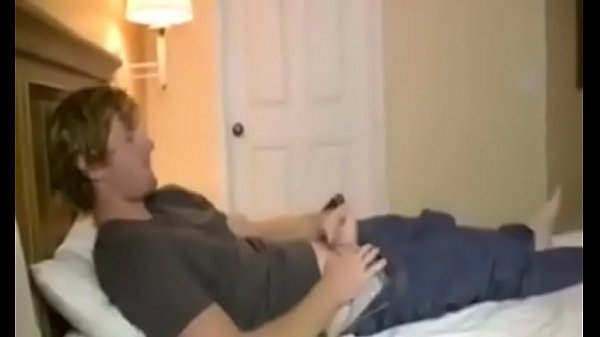 crazyamateurgirls.com – HOT MOM HANDJOB YOUNG B…