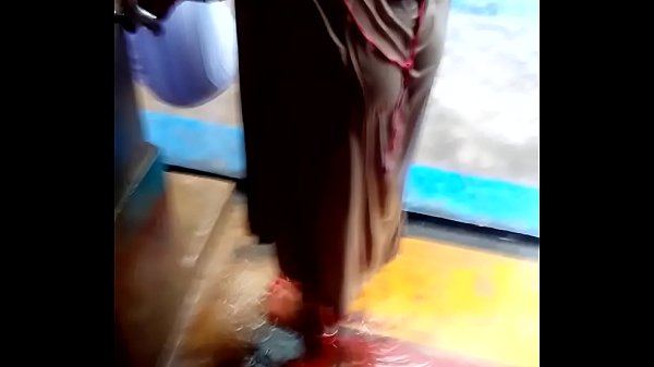 indian bathing aunty