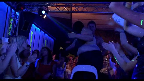 Plenty of oral-stimulation from blondes