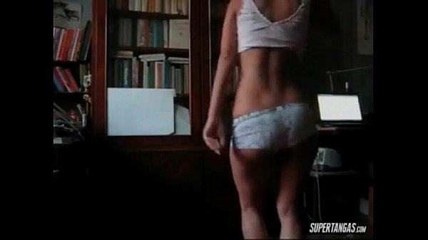 russian slut shakin her ass