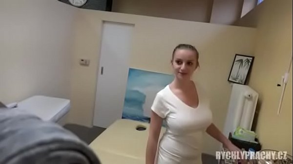 Rusa tetona da masaje con final feliz por dinero